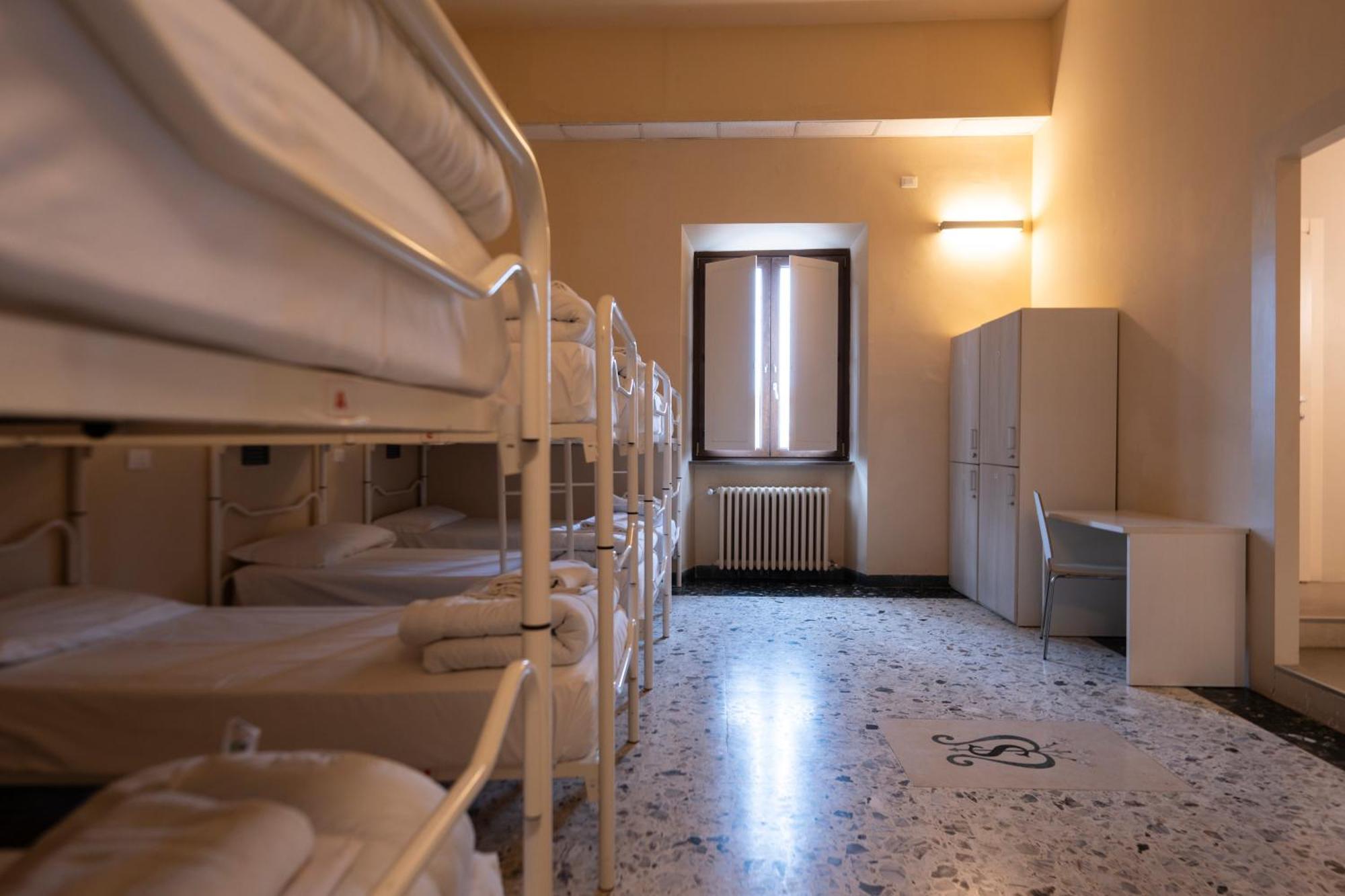 Auberge de jeunesse & 7 *